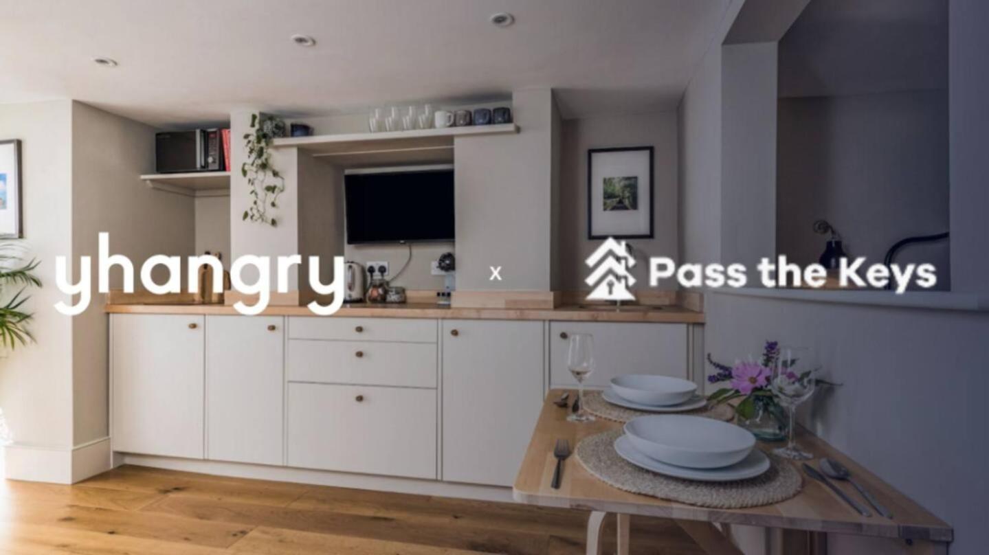 Pass The Keys Wimbledon Hideaway Lägenhet London Exteriör bild
